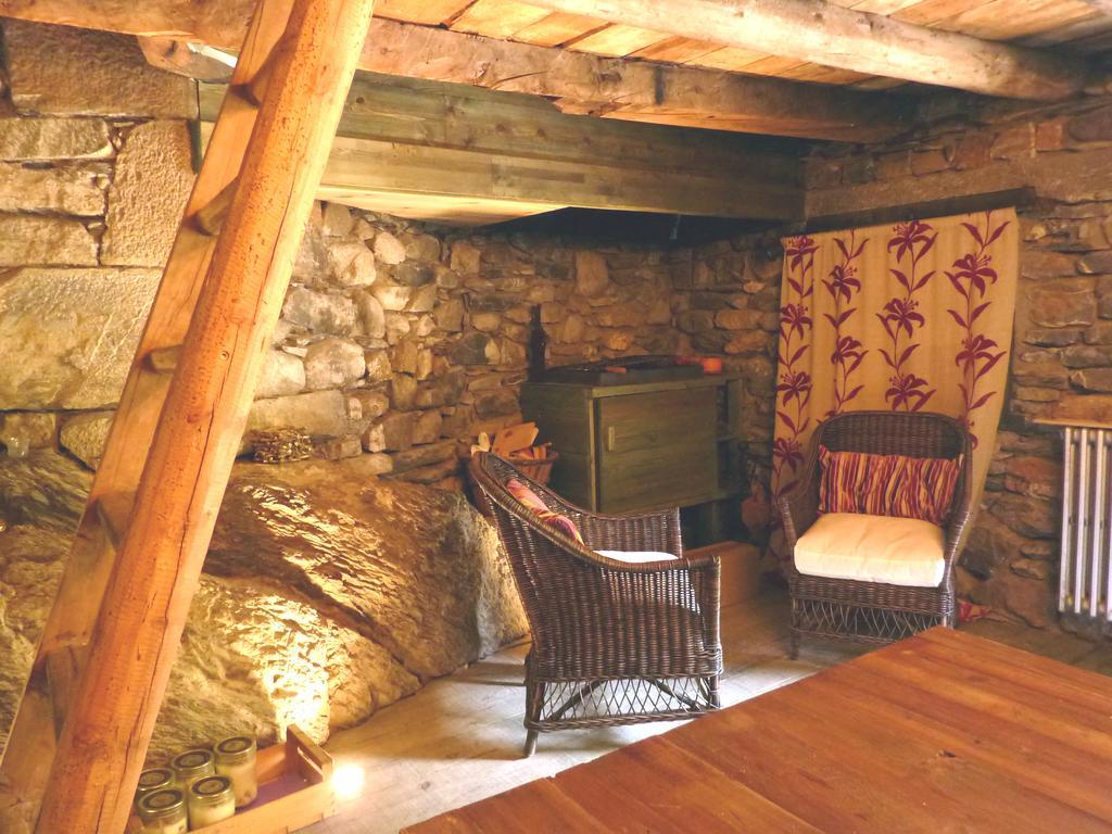La Borda Del Zarrastiecho Villa Sallent De Gallego Bilik gambar